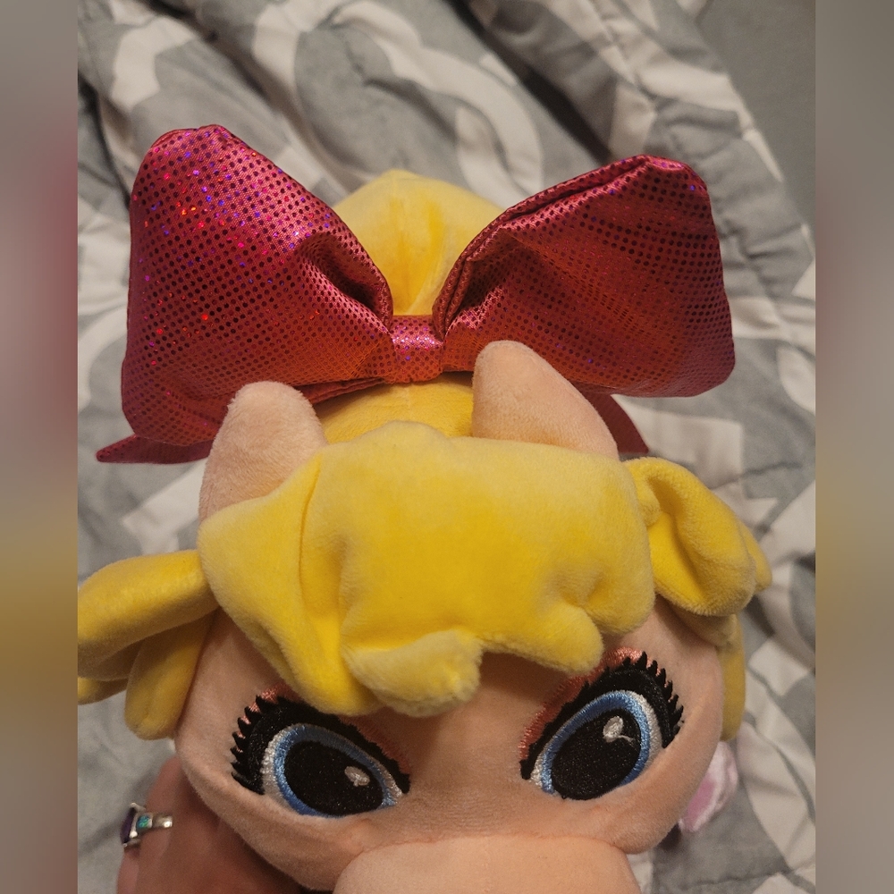 Disneyparks Miss Piggy plush like new - Picture 3 of 4